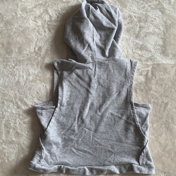 Guess Cropped Sleeveless Hoodie Vest Size Large 14 - Picture 4 of 4